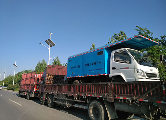 車載混凝土濕噴臺(tái)車、空壓機(jī)發(fā)貨現(xiàn)場