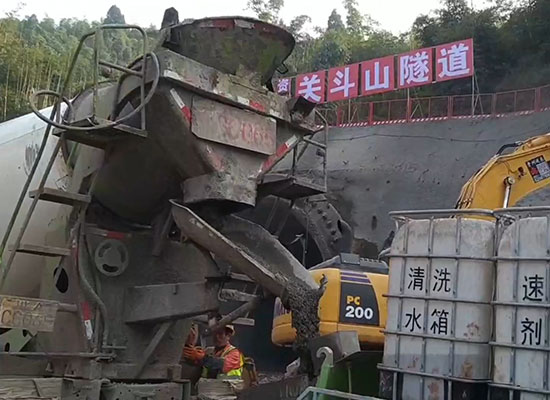 隧道用車載式混凝土濕噴機施工視頻